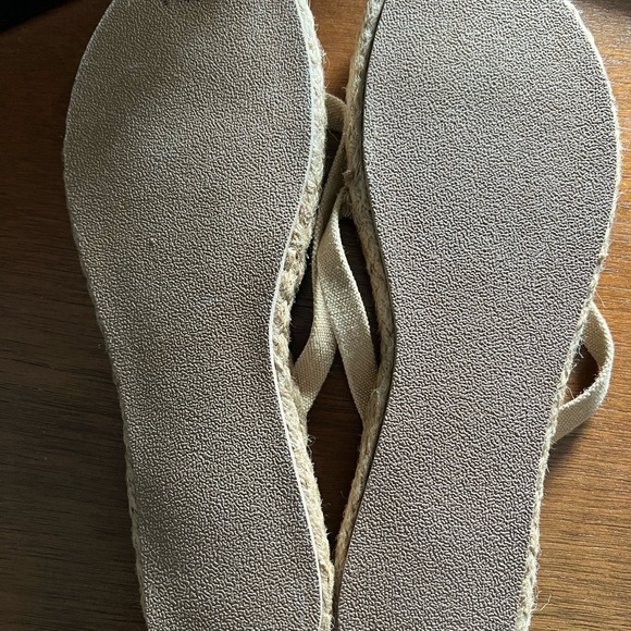 Jute slippers/flip flops in Beige Natural. Size 9 - Picture 2 of 4